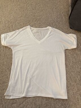 Amazon White V-Neck Short Sleeve Tee